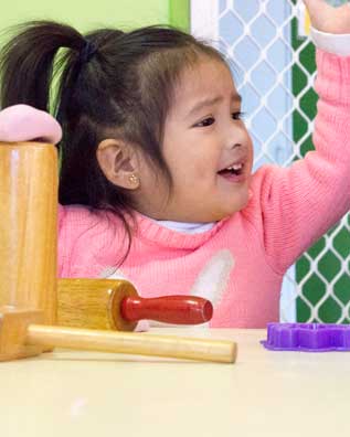 toddler_playing_with_playdough